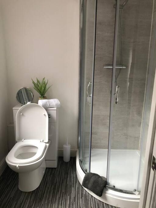 Appartement Simple And Sweet, Flat On Lewis Street - 1 Br à Stoke-on-Trent Extérieur photo