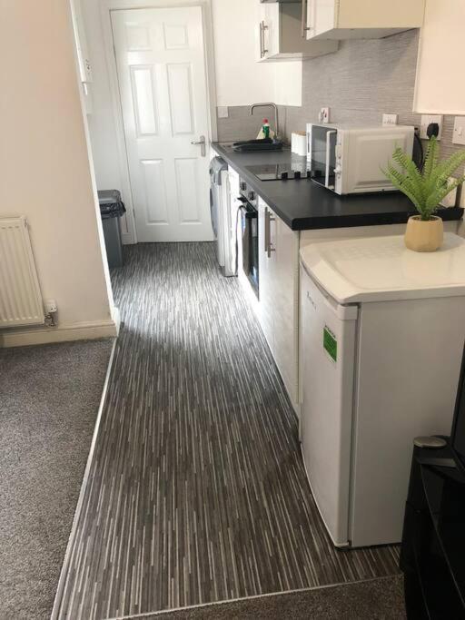 Appartement Simple And Sweet, Flat On Lewis Street - 1 Br à Stoke-on-Trent Extérieur photo